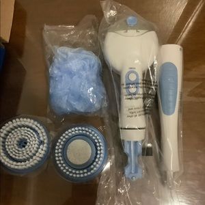 Unused Avon Spinning Shower Brush
